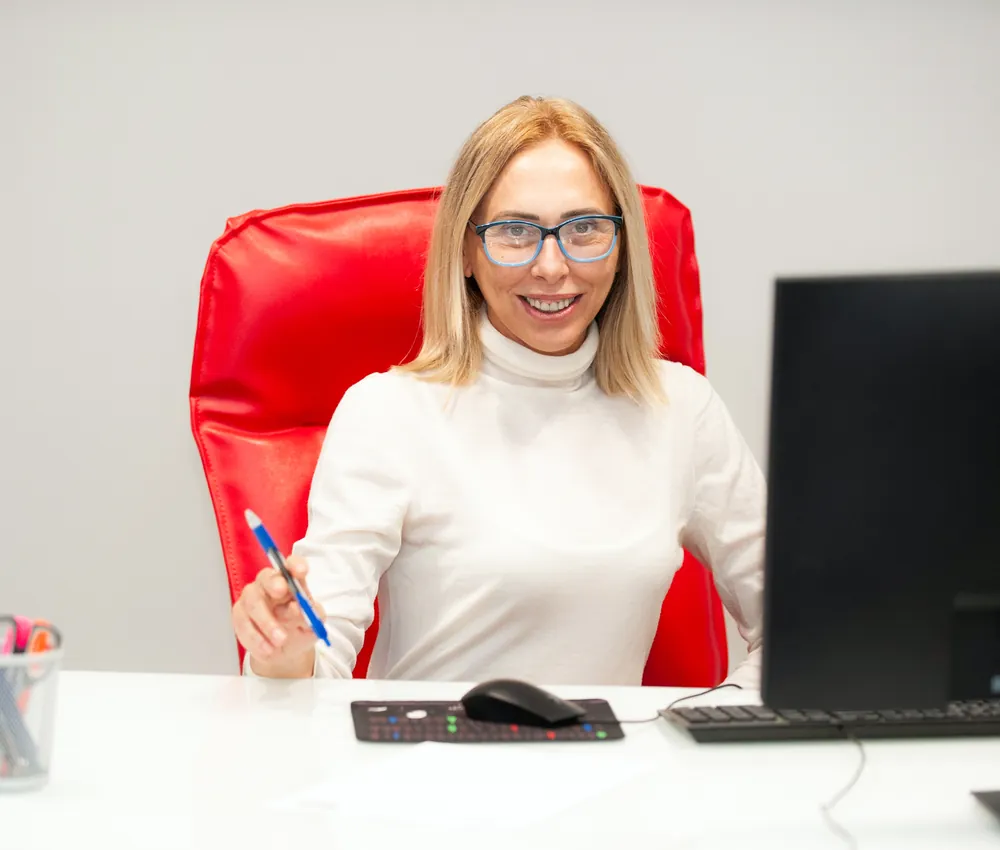 La Dott.ssa Lucia Di Paolo al lavoro nel suo studio a Silvi